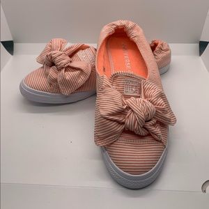 Size 10 Women’s Bow Slip On Sneaker
